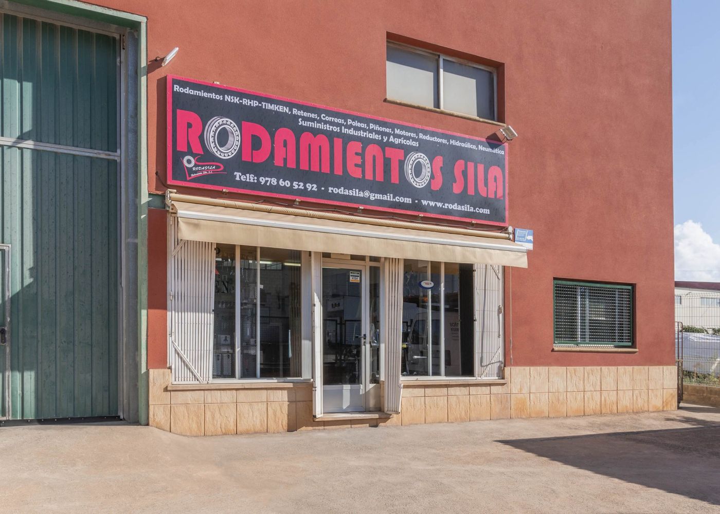 Fachada de tienda Rodamientos Sila