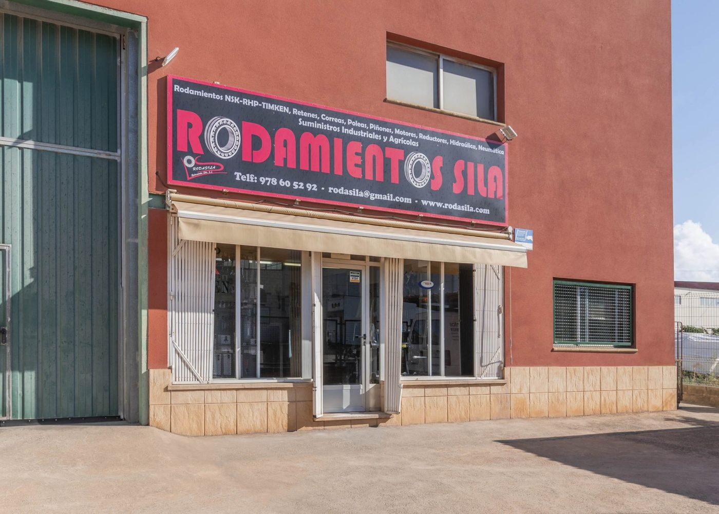 Fachada de tienda Rodamientos Sila